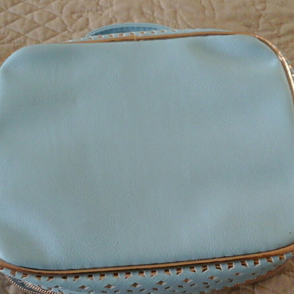 NWOT travel case with bags - Picture 7 of 7